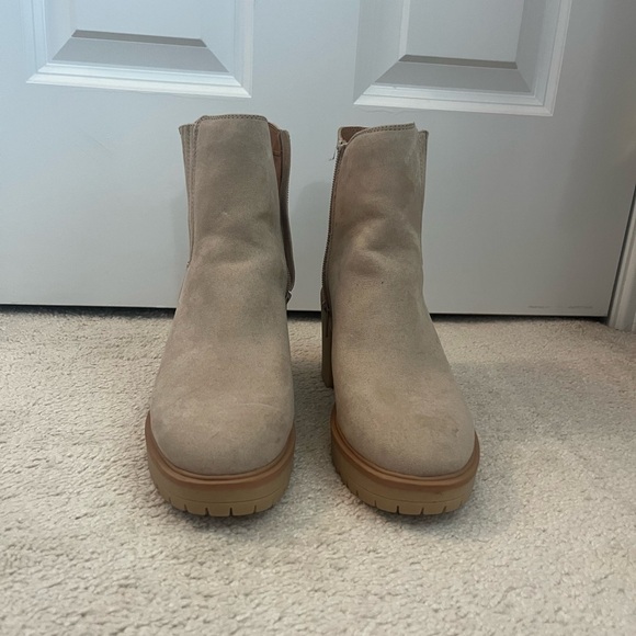 Universal Thread Platform Faux Suede Boots size 7 - Picture 2 of 5